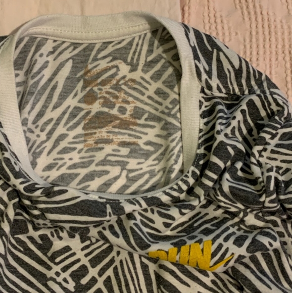 Nike t-shirt with black and white pattern. Sporty cute - Picture 3 of 3